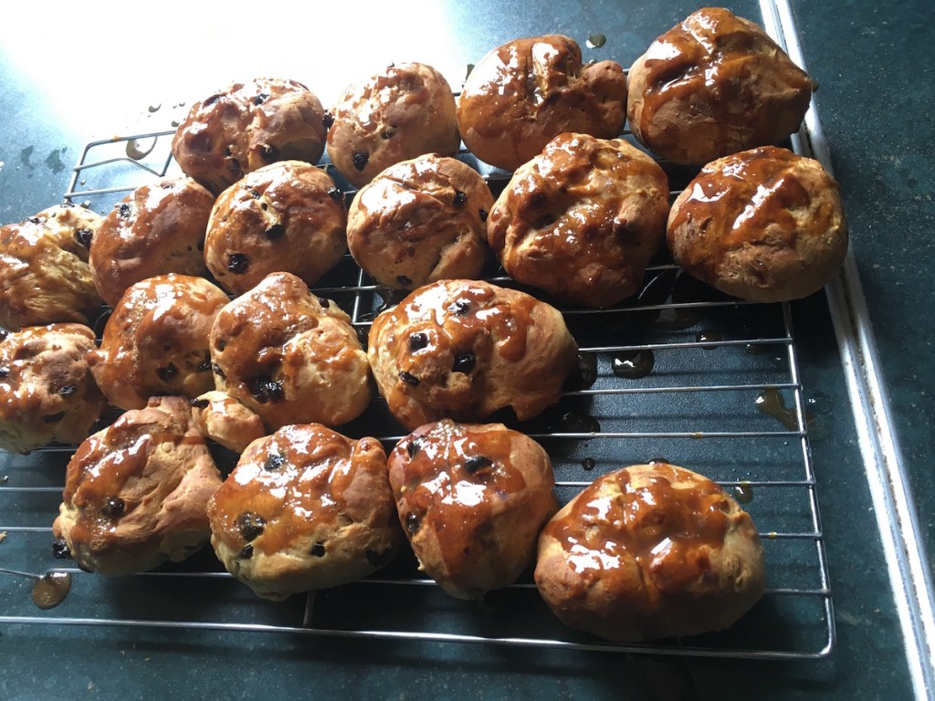 Homemade hot cross&nbsp;buns