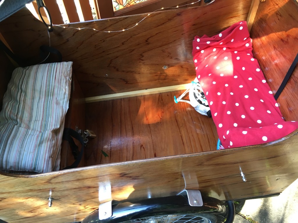 The Highland dancer and inside&nbsp;Hoss