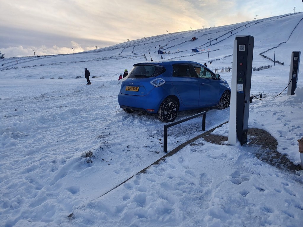 My Renault Zoë charging in the snow.