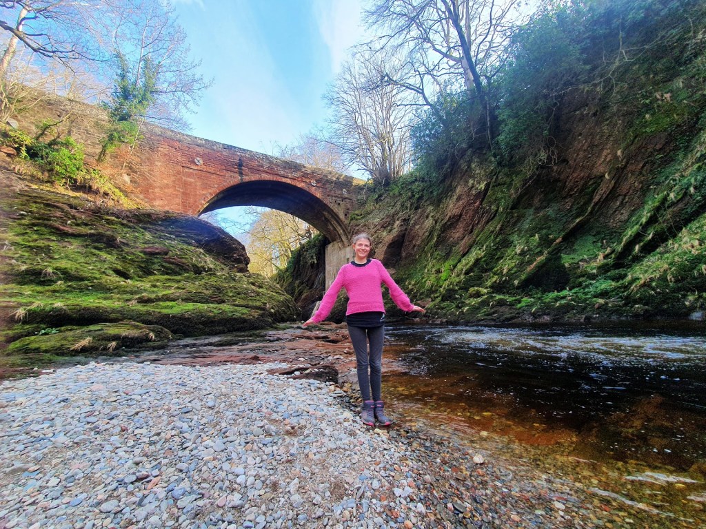 Elizabeth posing in front of Gannochy bridge.