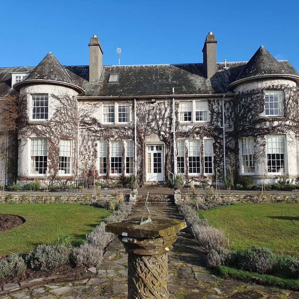 Pigeon rescue, St Andrews, Rufflets, and antique lecture&nbsp;notes