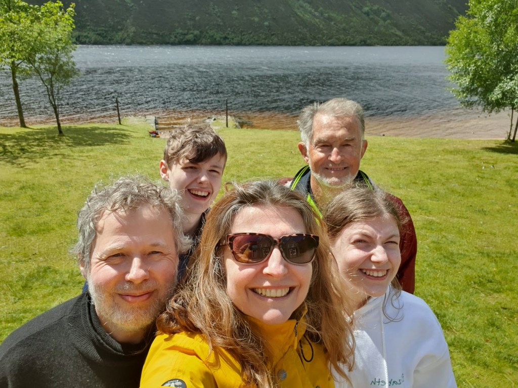 A selfie of Ben, Daniel, Rachel, Dad, and Elizabeth.