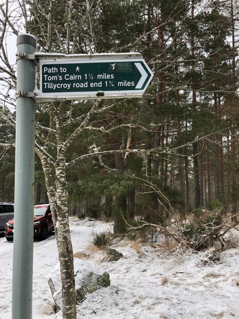 The sign showing Tom's Cairn is 1.5 miles.