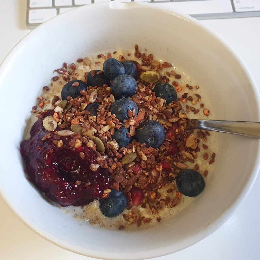 Porridge with compote, blueberries and the daily 30 sprinkled on top.