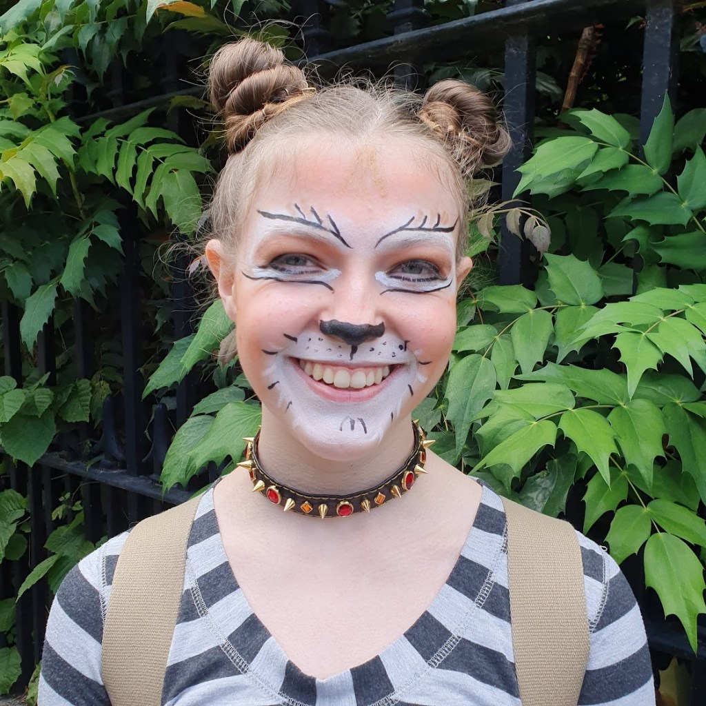 Another close-up of Elizabeth.