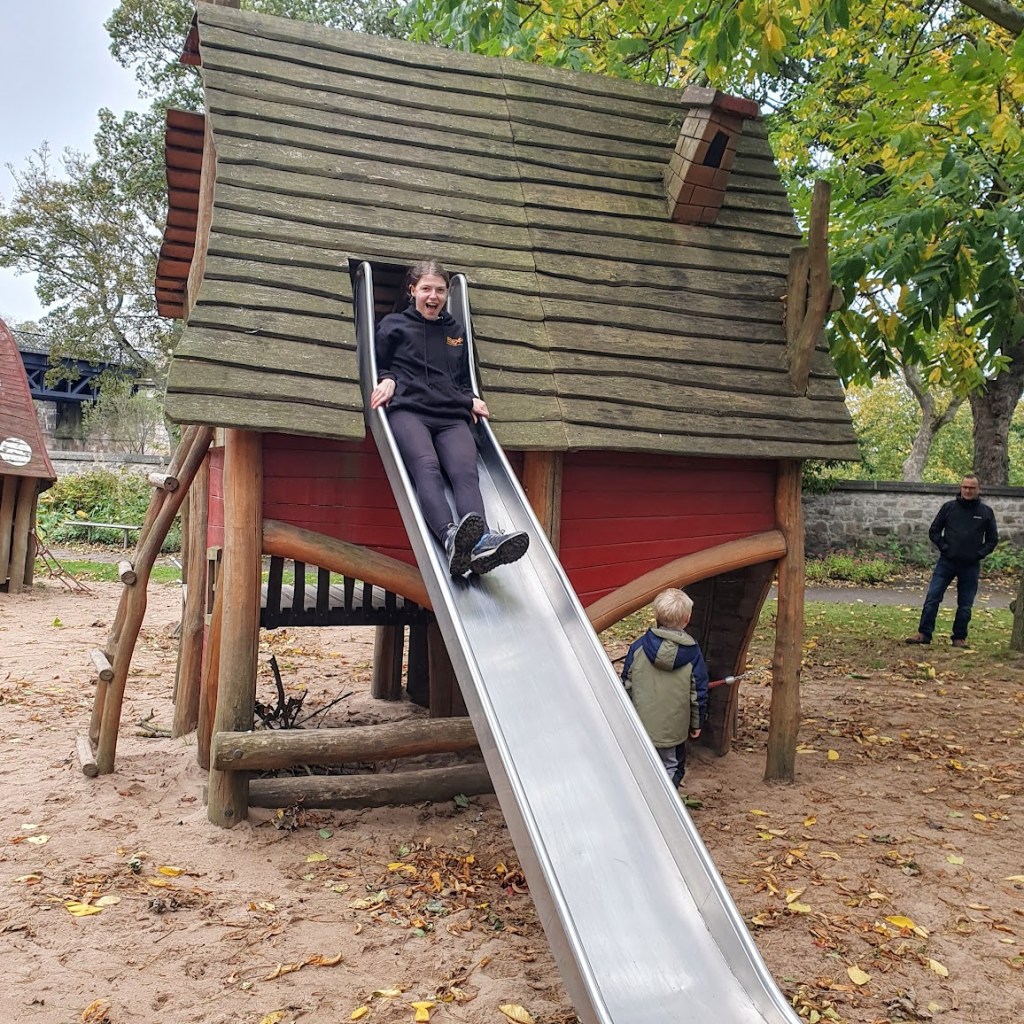 Elizabeth at 15 on the same slide.