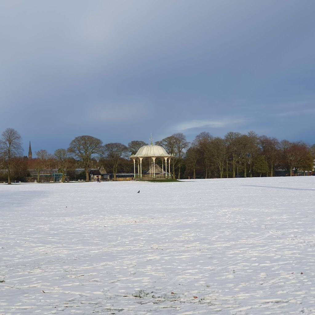 The rotunda at Duthie Park in the snow 