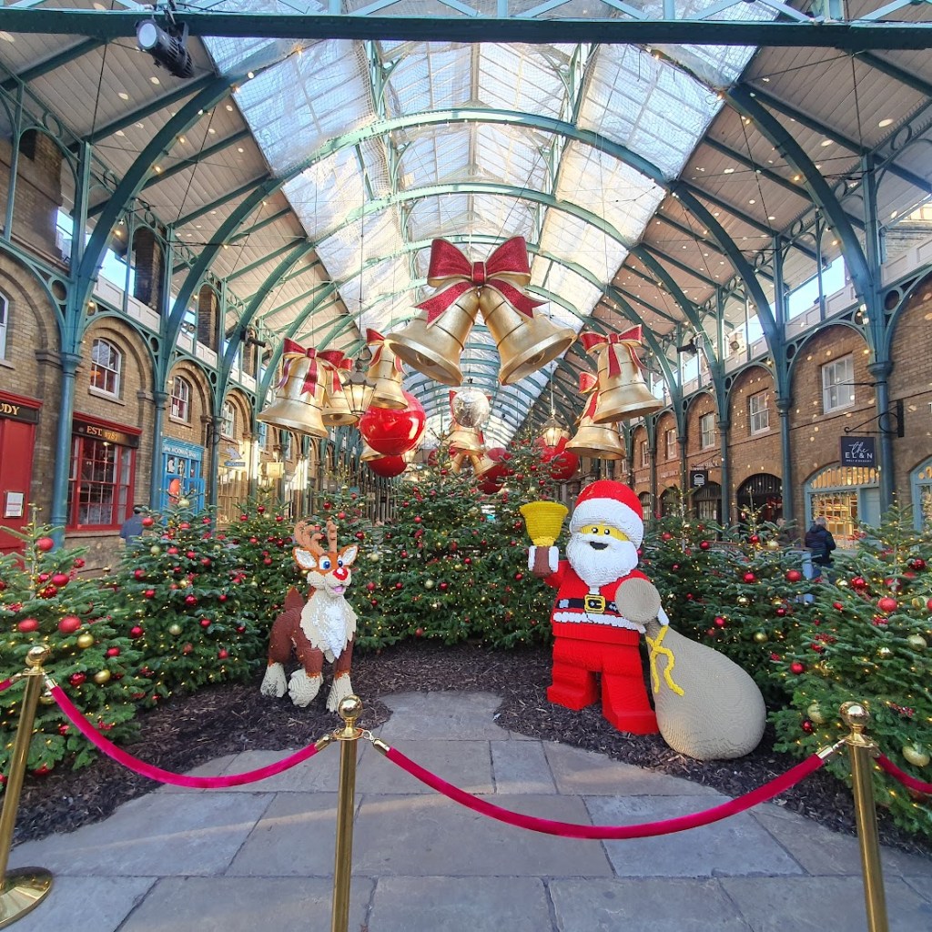 Lego statue at Covent Garden