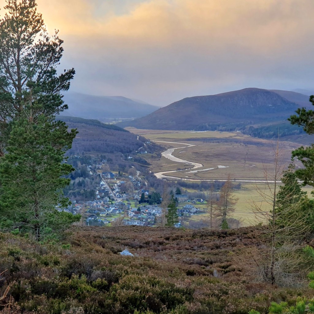 View of Braemar from Creag Choinnich